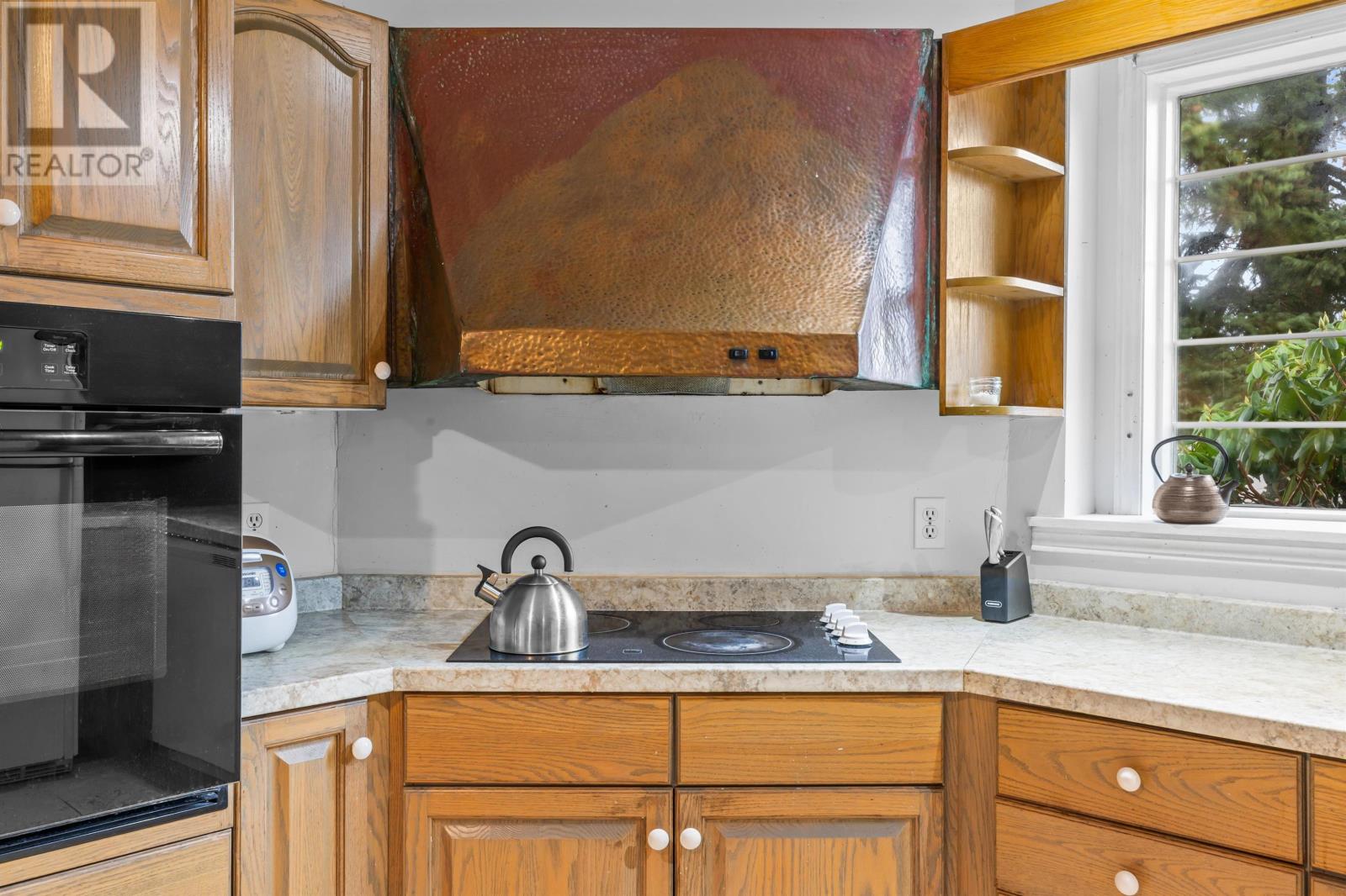 33 Irwin Drive — photo 6