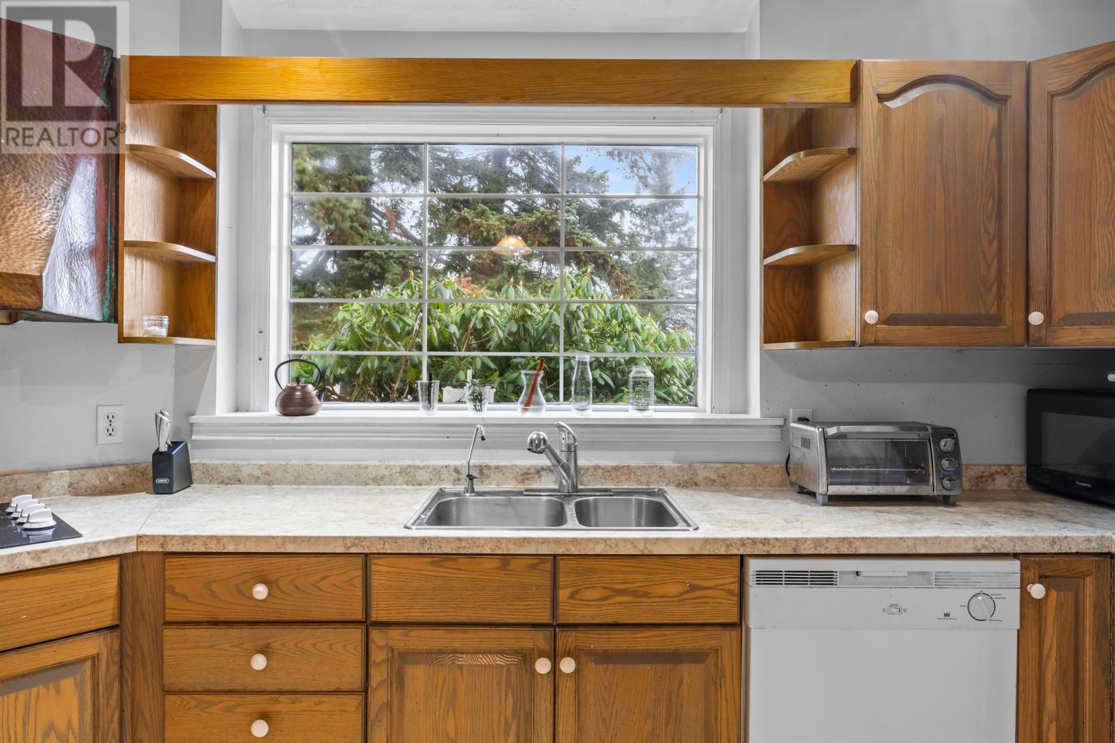 33 Irwin Drive — photo 7