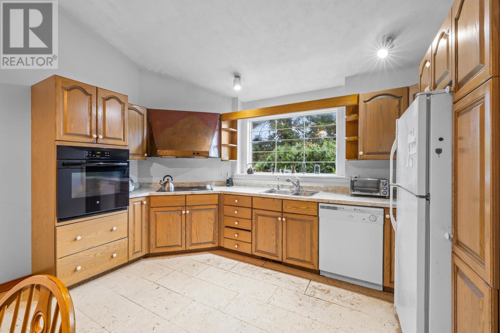 33 Irwin Drive — photo 8