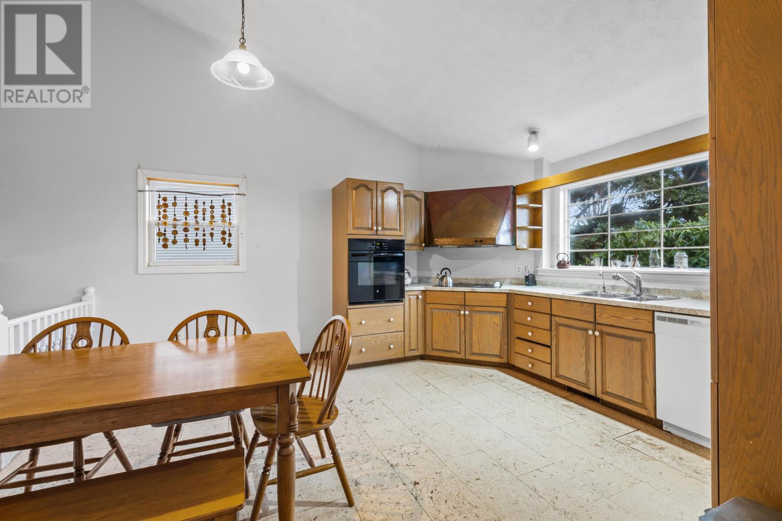 33 Irwin Drive — photo 9