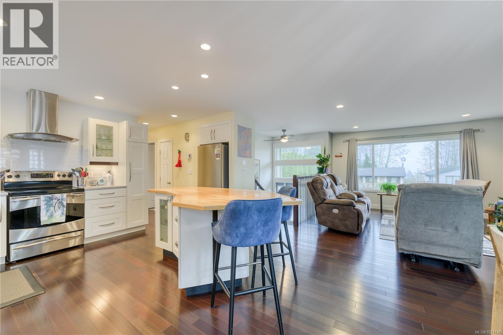 7730 Daphne St, Port Hardy