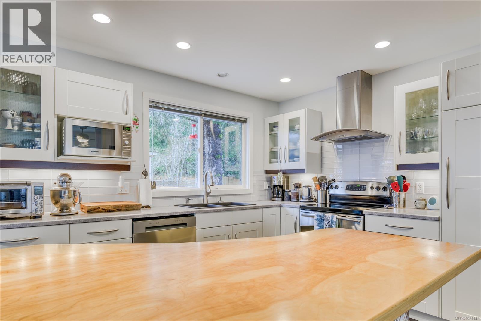 7730 Daphne St, Port Hardy