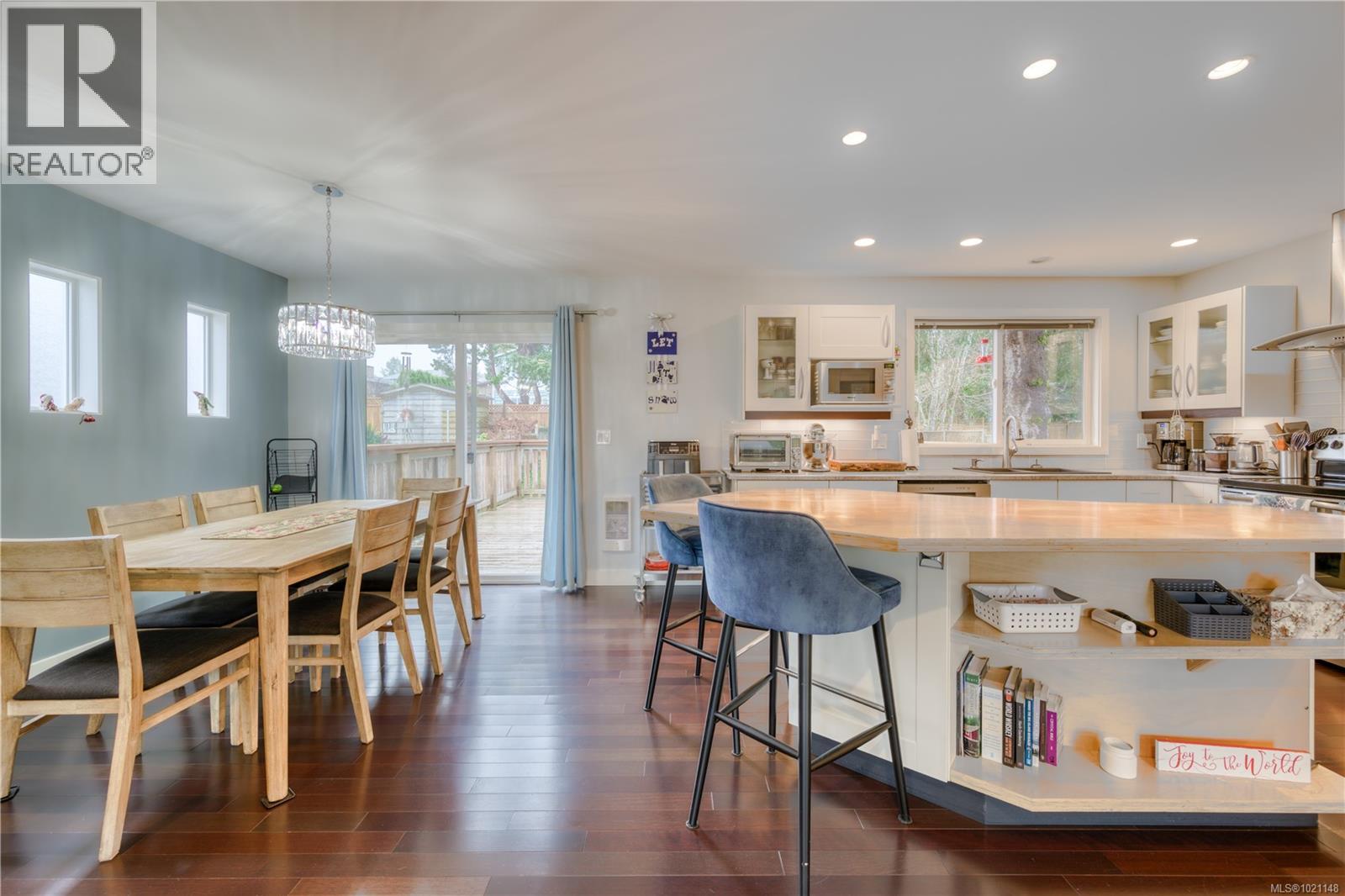 7730 Daphne St, Port Hardy