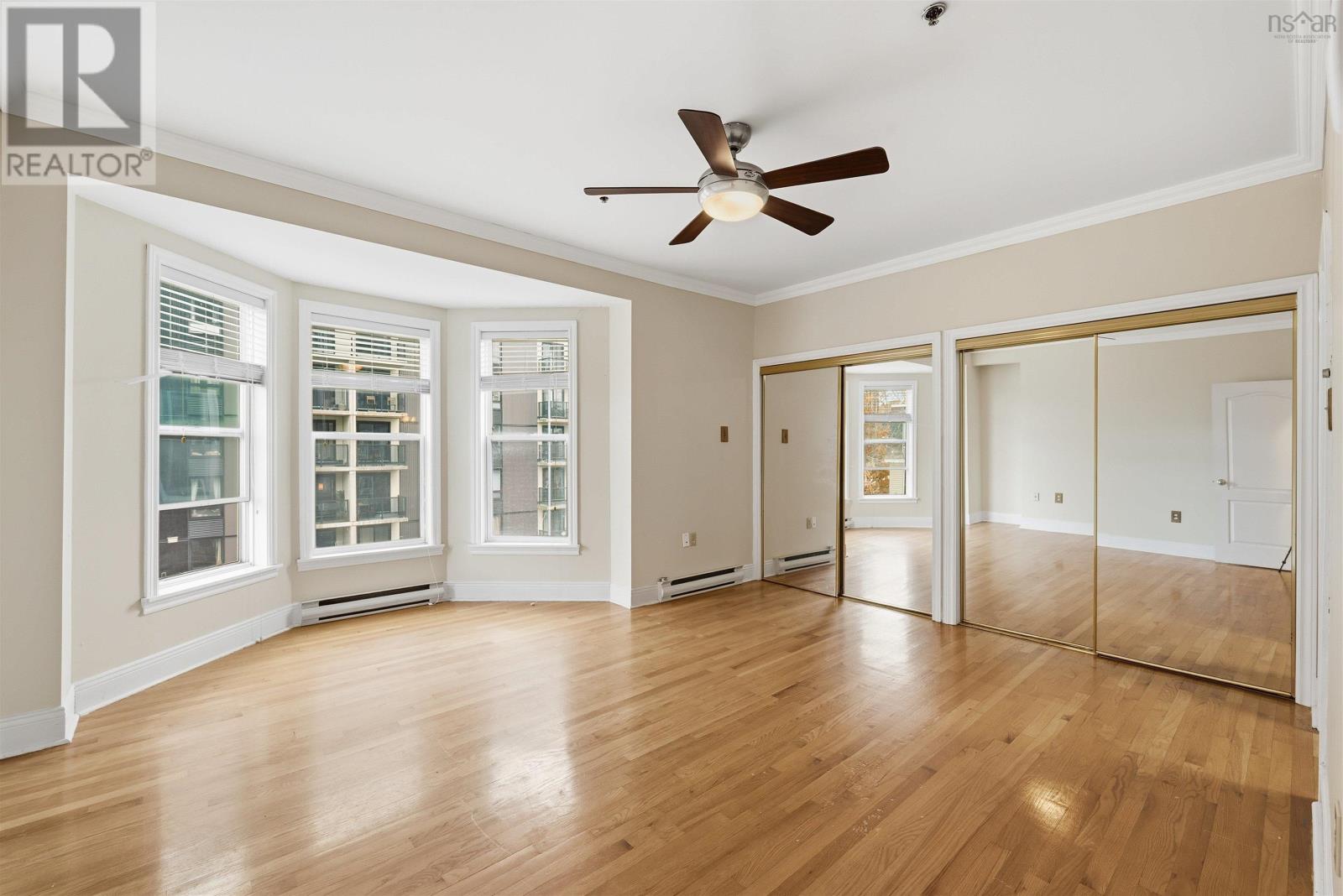 Property 24 of 32 of 5 1049 South Park Street