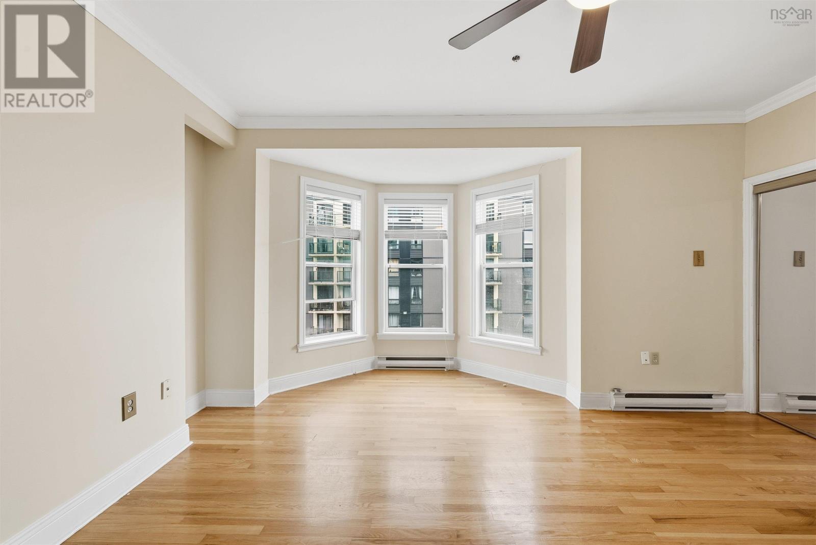 Property 25 of 32 of 5 1049 South Park Street