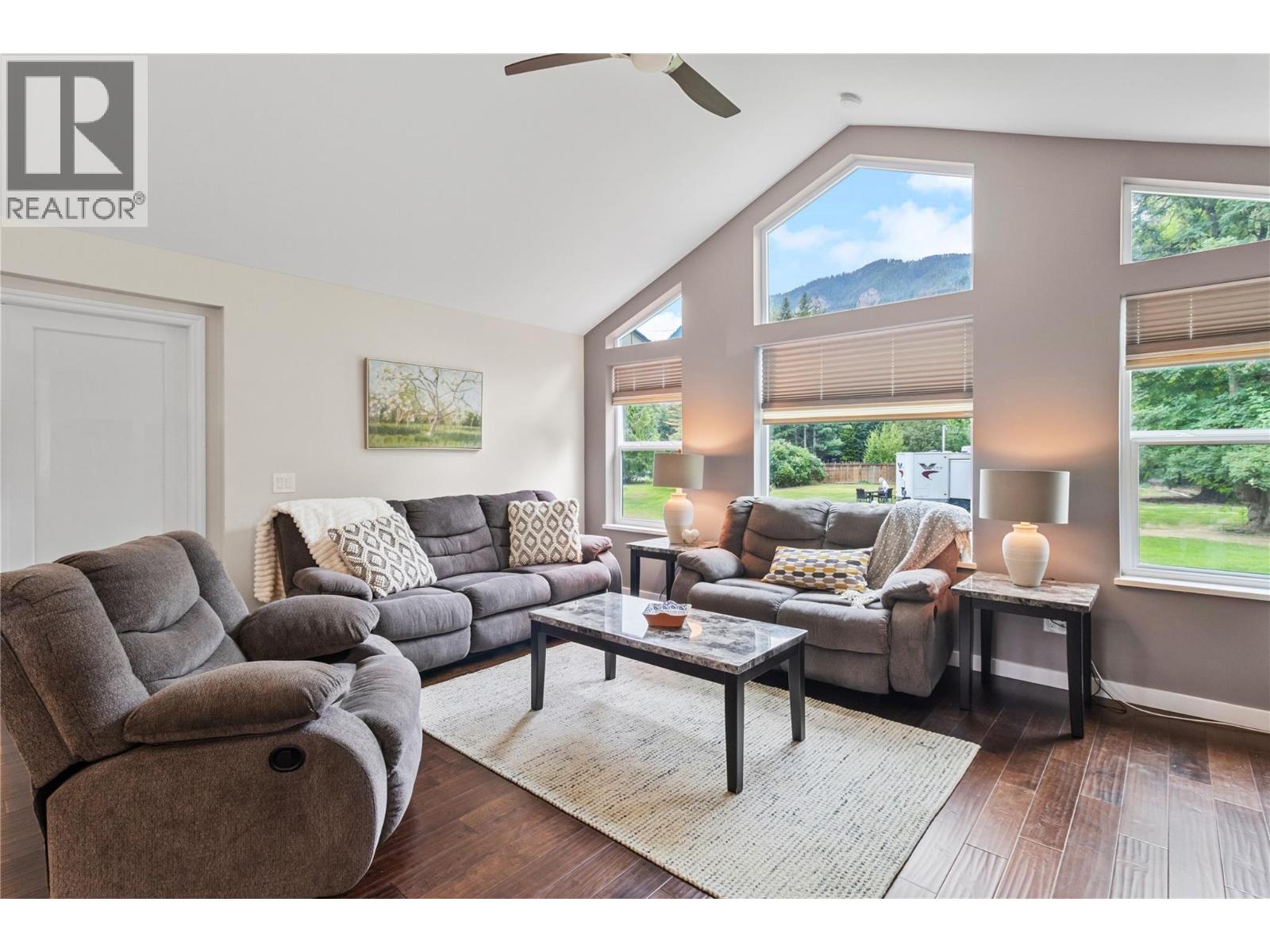  421 Hillier Road, Sicamous