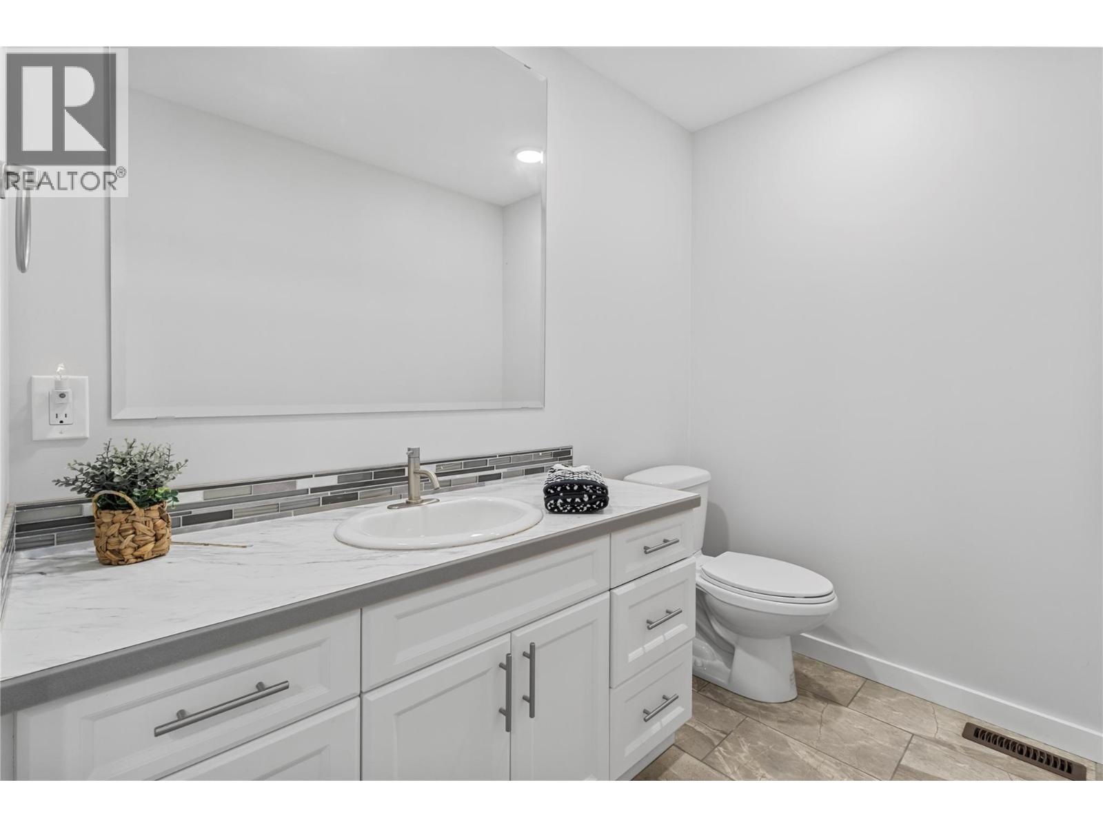  421 Hillier Road, Sicamous