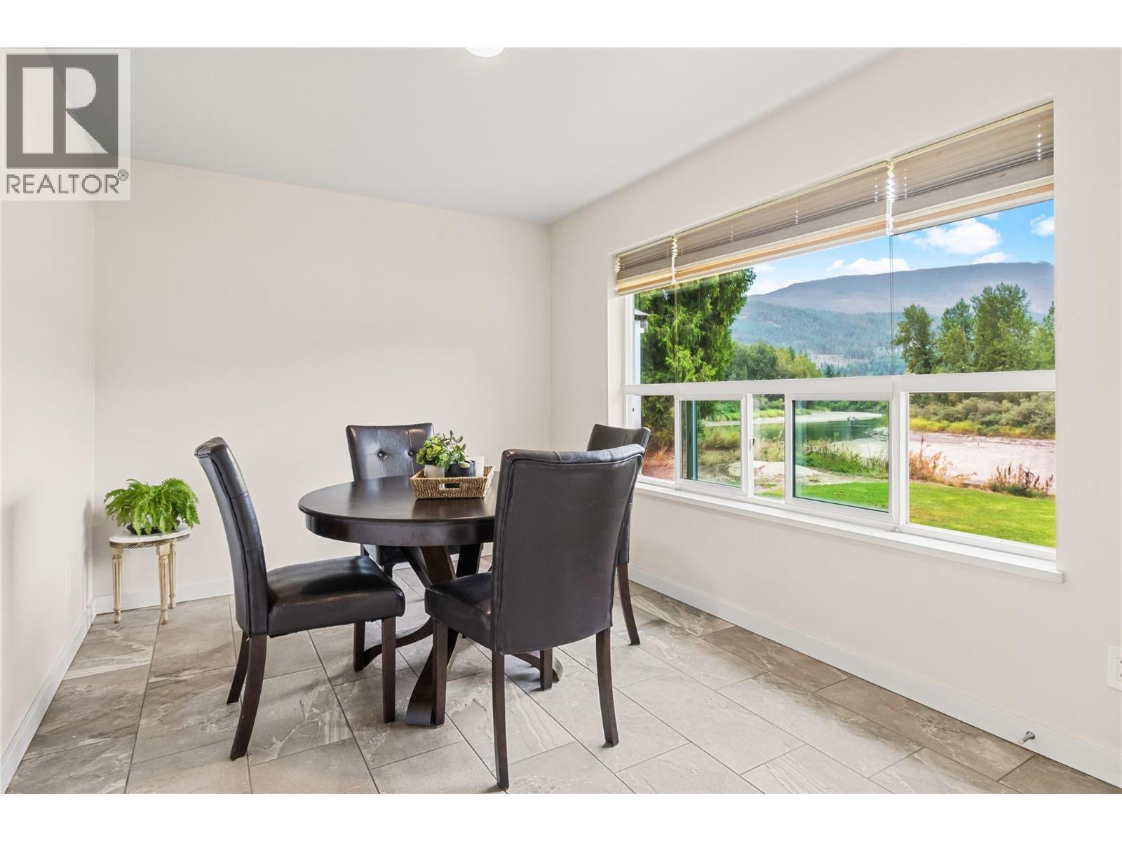  421 Hillier Road, Sicamous