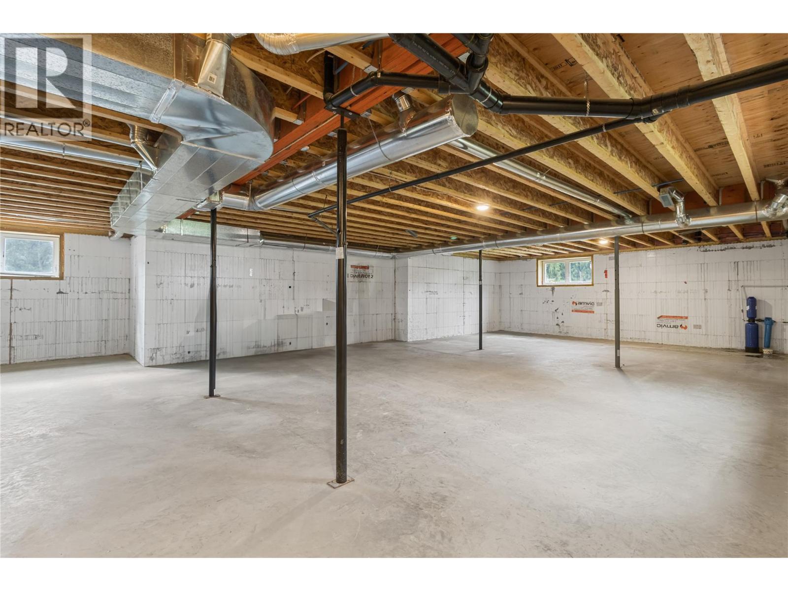  421 Hillier Road, Sicamous