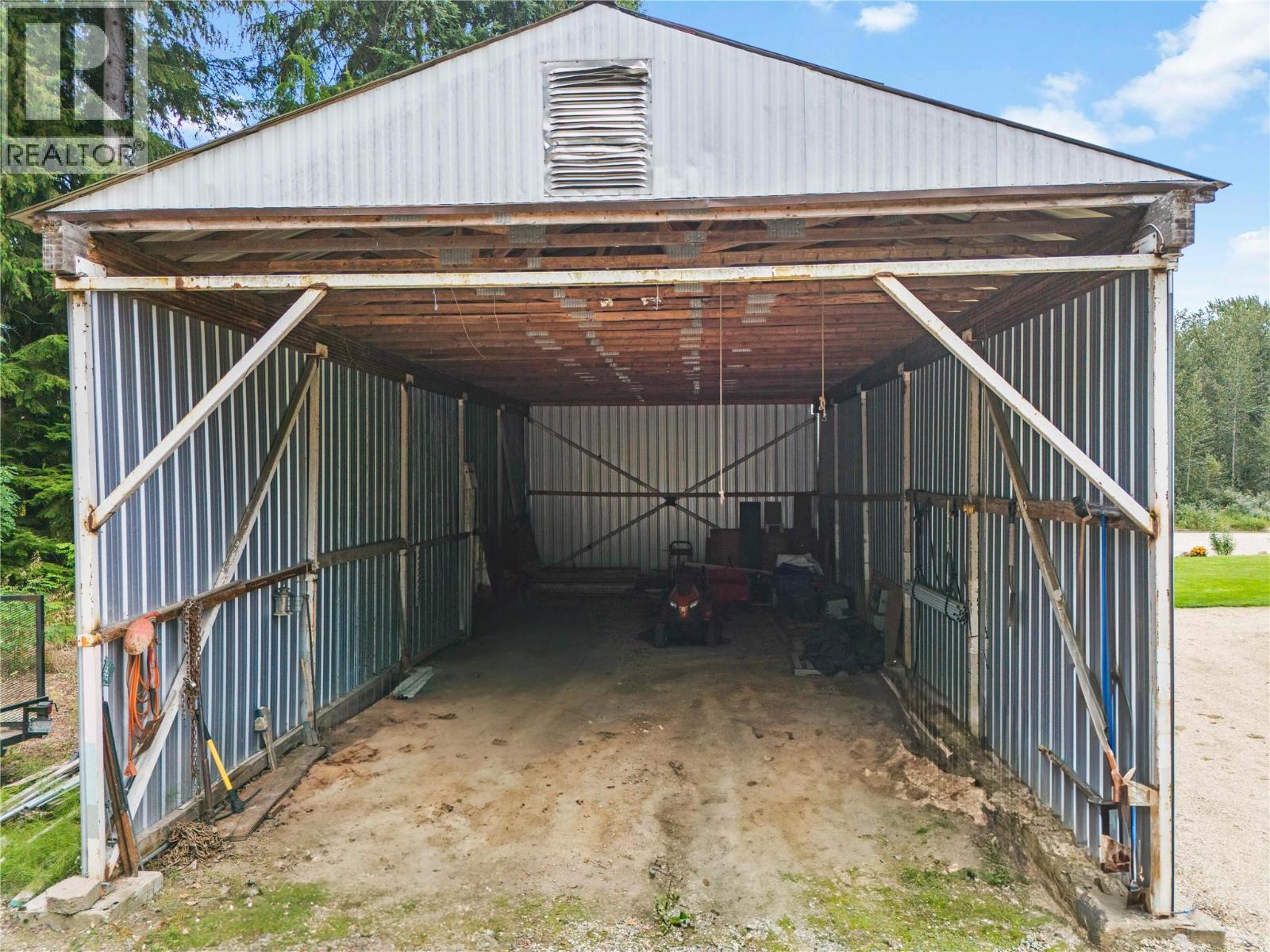  421 Hillier Road, Sicamous