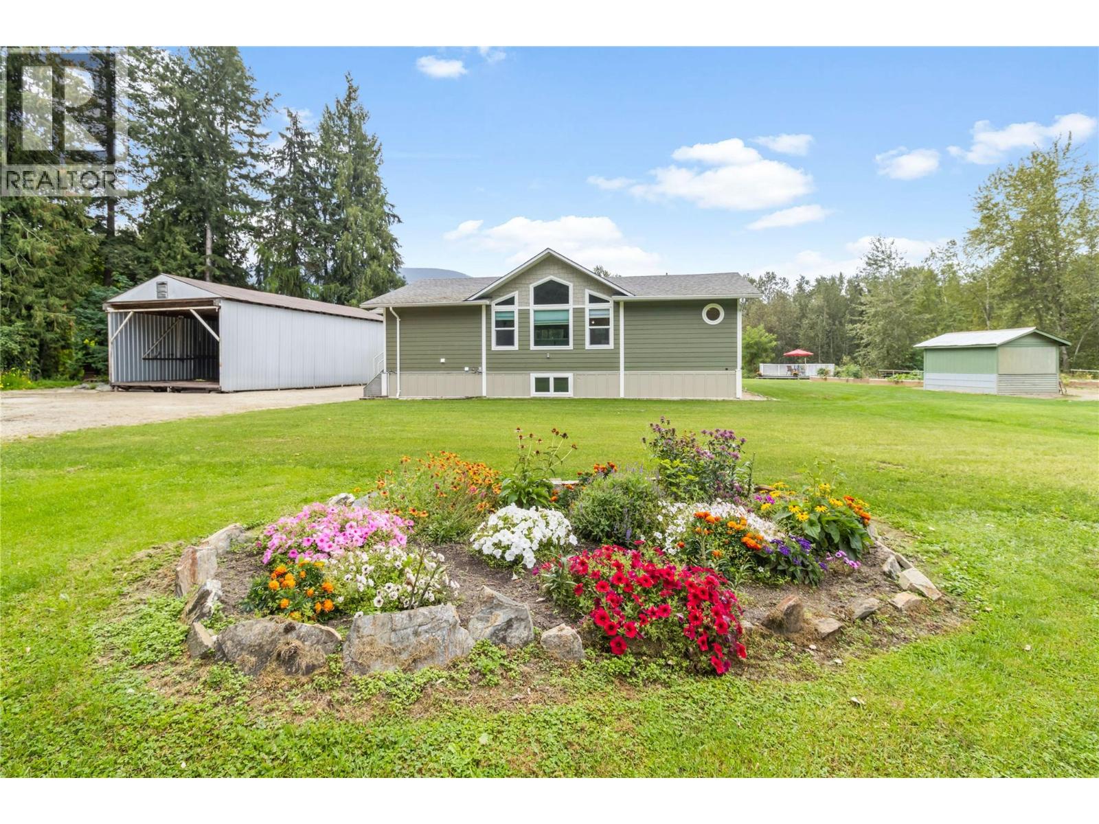  421 Hillier Road, Sicamous