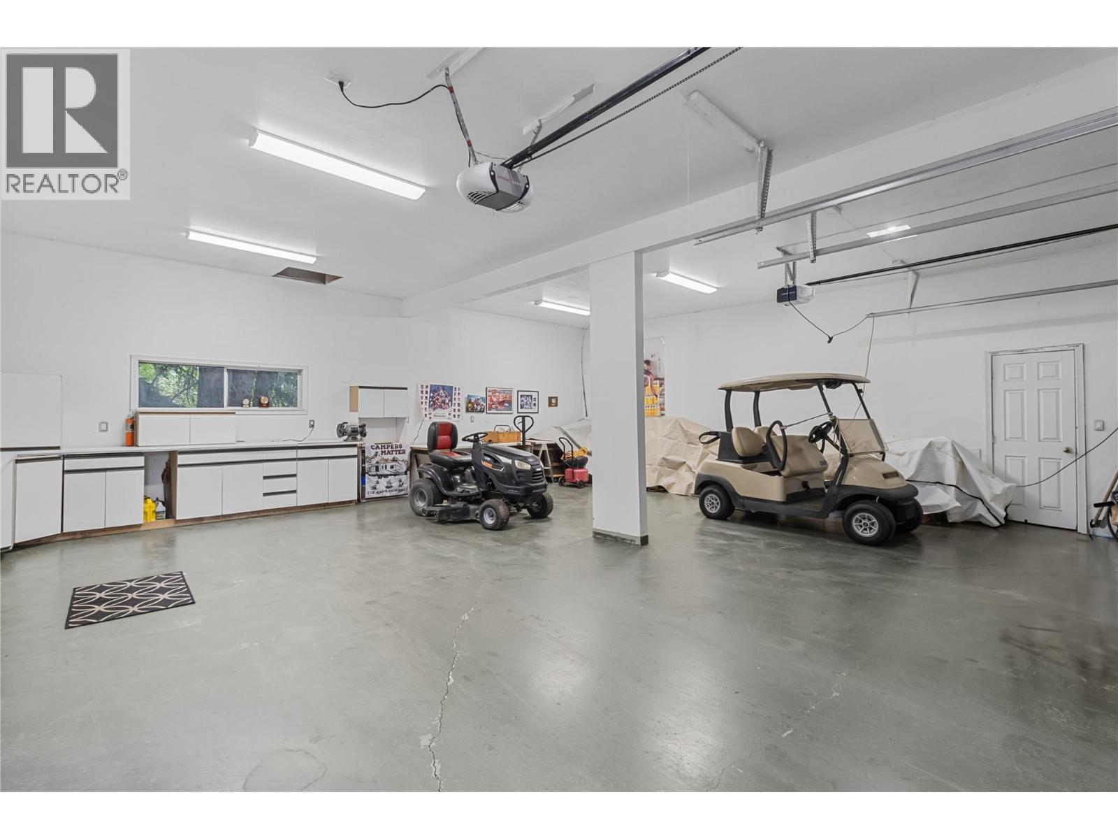  421 Hillier Road, Sicamous