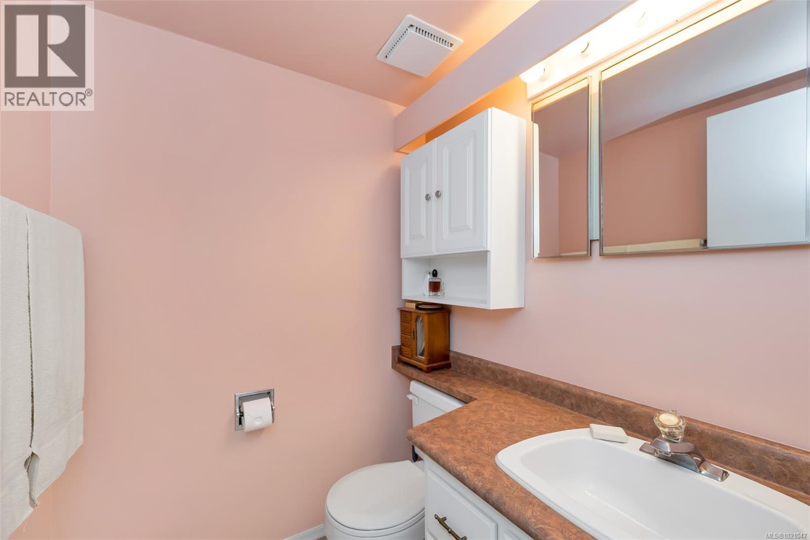 4 2020 White Birch Road, Sidney