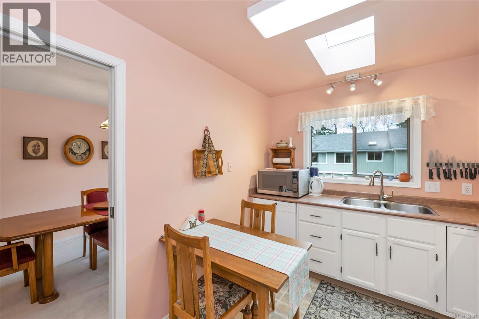 4 2020 White Birch Road, Sidney