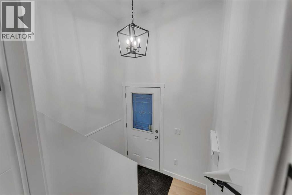 Single Family House Bi-level for Sale in  Lysander Place SE Ogden Calgary 