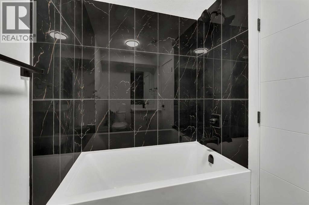 Single Family House Bi-level for Sale in  Lysander Place SE Ogden Calgary 