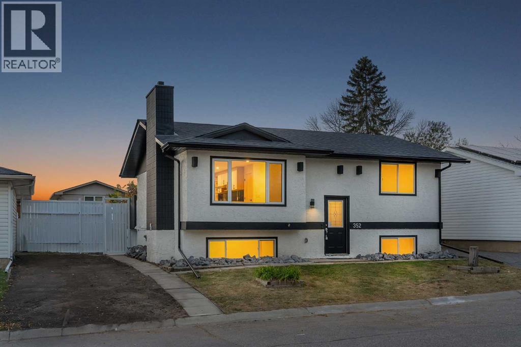 Single Family House Bi-level for Sale in  Lysander Place SE Ogden Calgary 