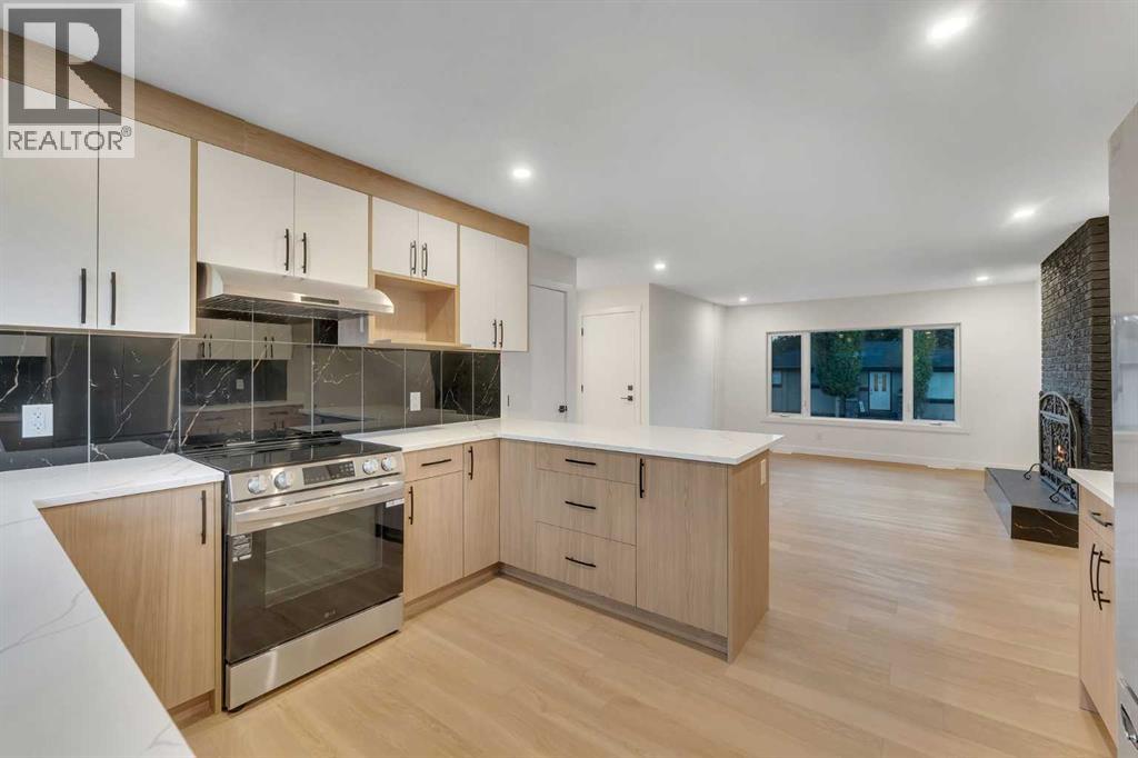 Single Family House Bi-level for Sale in  Lysander Place SE Ogden Calgary 