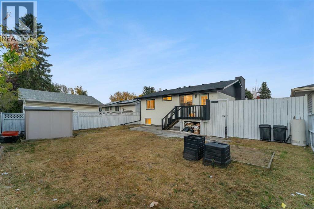 Single Family House Bi-level for Sale in  Lysander Place SE Ogden Calgary 