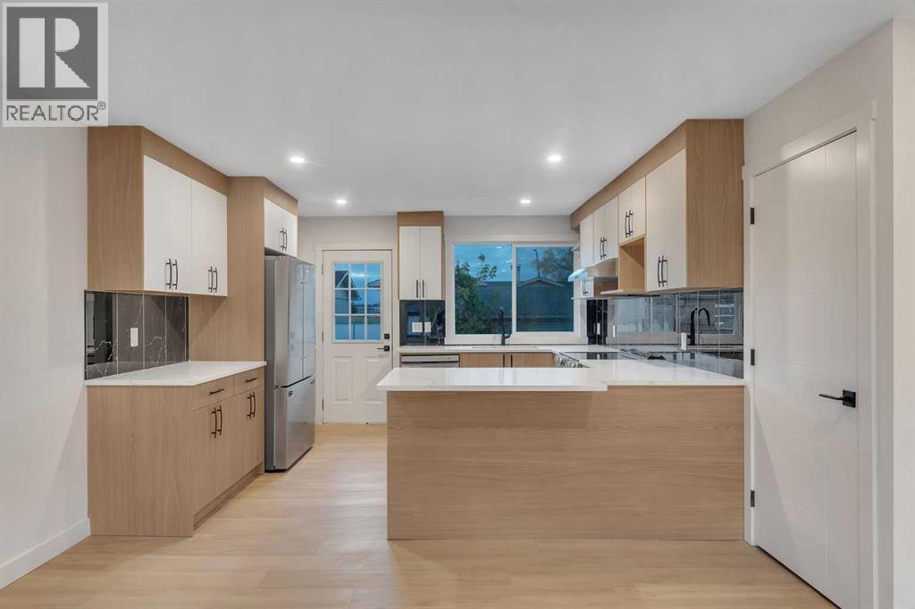 Single Family House Bi-level for Sale in  Lysander Place SE Ogden Calgary 