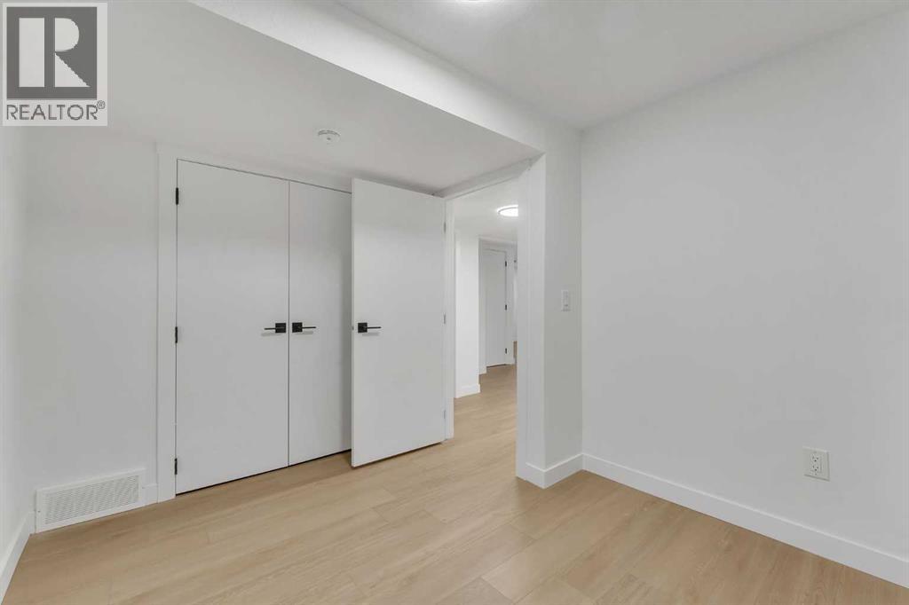 Single Family House Bi-level for Sale in  Lysander Place SE Ogden Calgary 