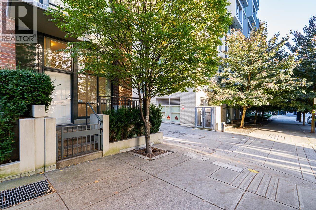 555 HELMCKEN STREET, Vancouver
