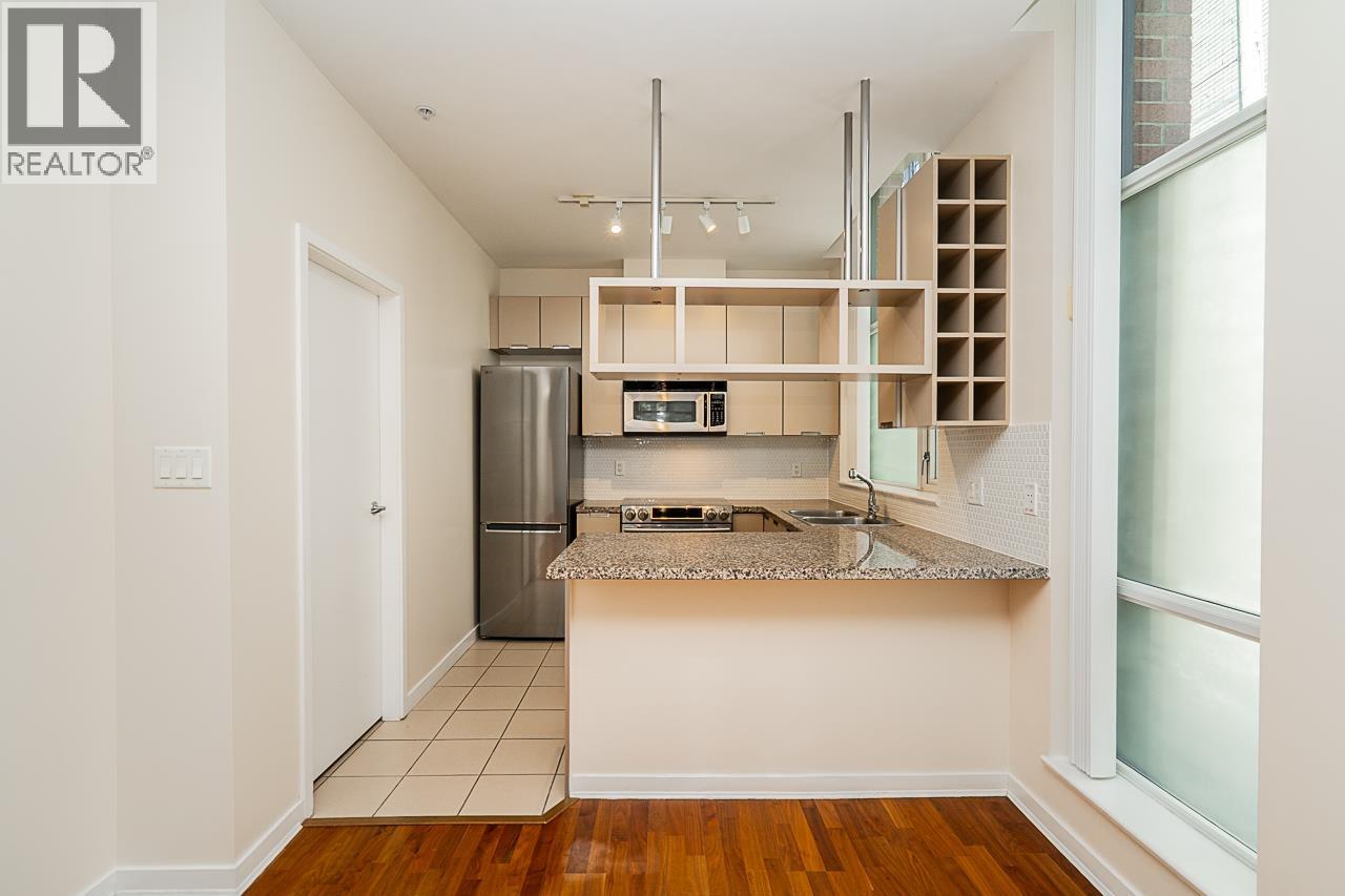 555 HELMCKEN STREET, Vancouver