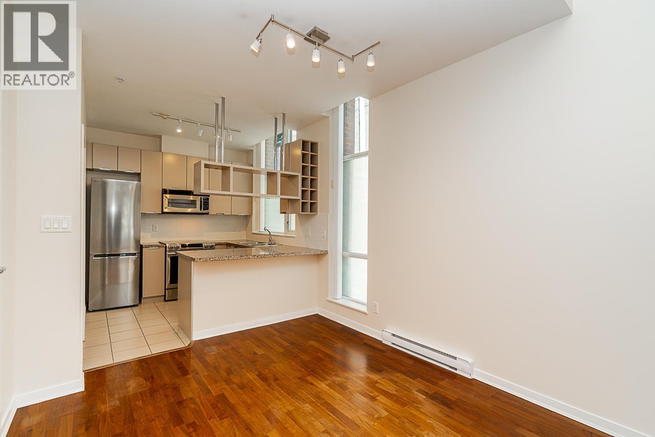 555 HELMCKEN STREET, Vancouver