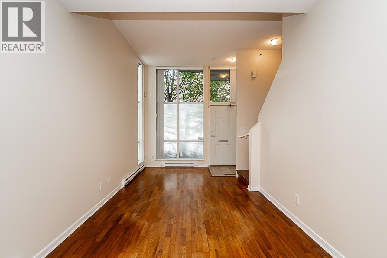 555 HELMCKEN STREET, Vancouver