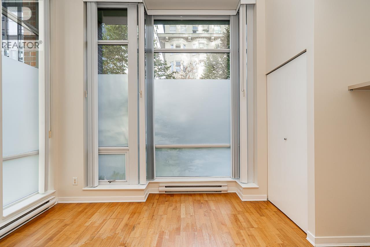 555 HELMCKEN STREET, Vancouver