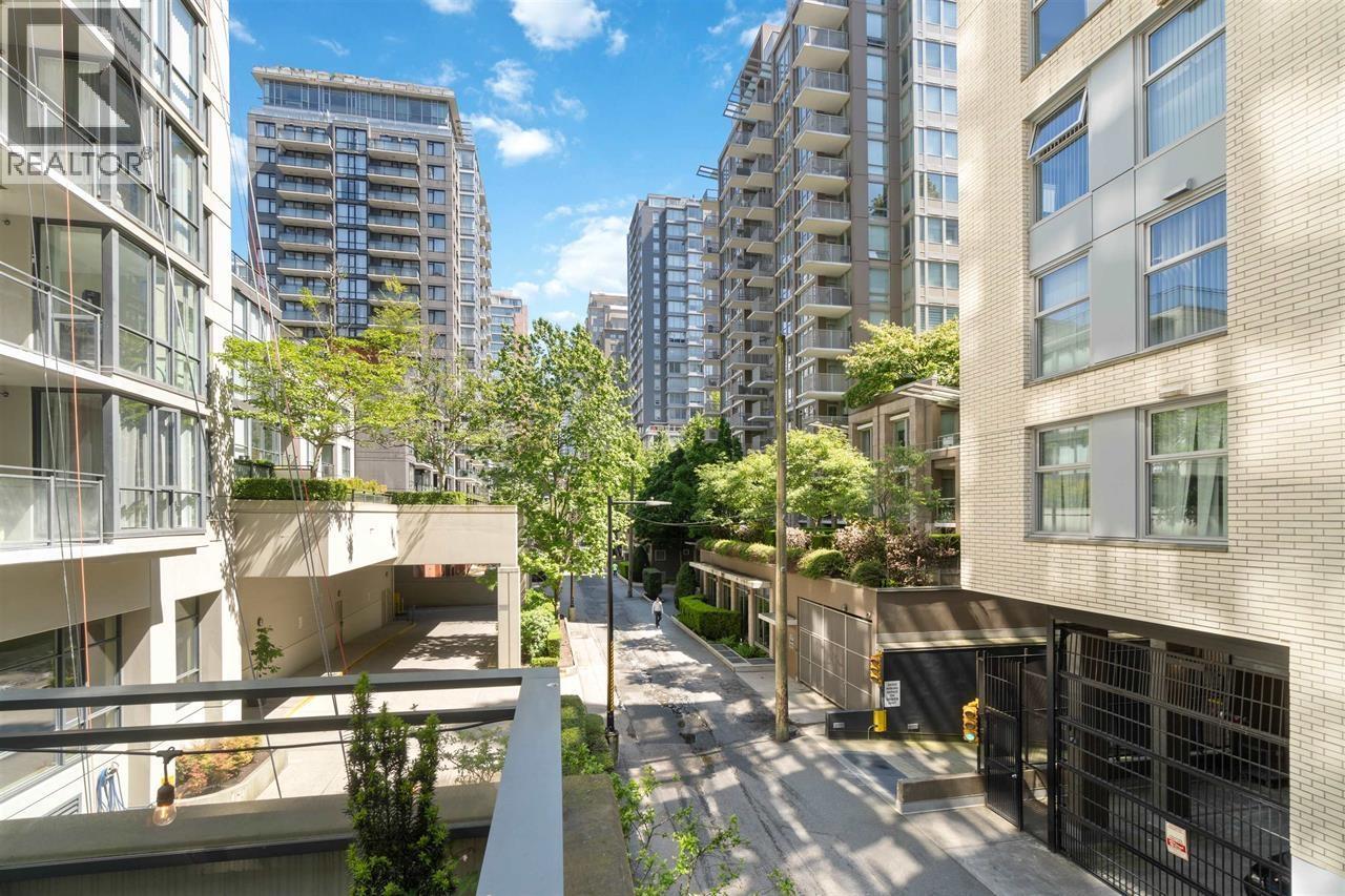 555 HELMCKEN STREET, Vancouver