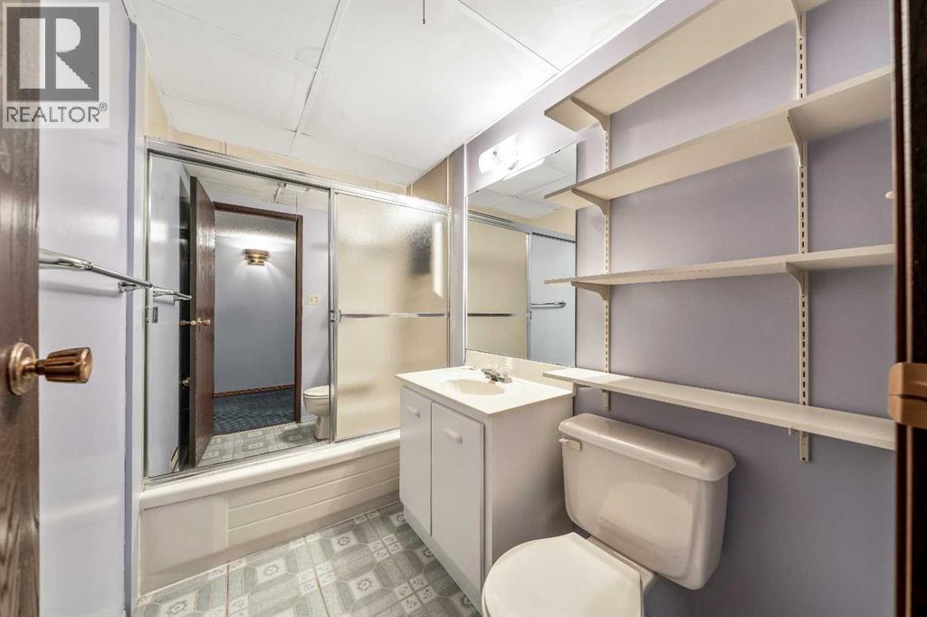 Single Family House Bi-level for Sale in  Templeson Road NE Temple Calgary 