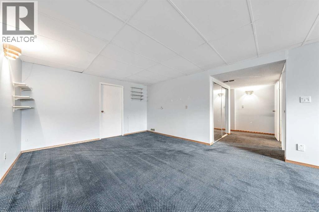 Single Family House Bi-level for Sale in  Templeson Road NE Temple Calgary 