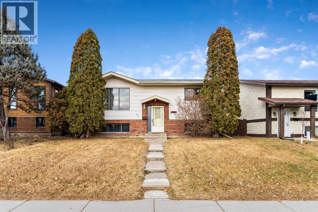 Single Family House Bi-level for Sale in  Templeson Road NE Temple Calgary 