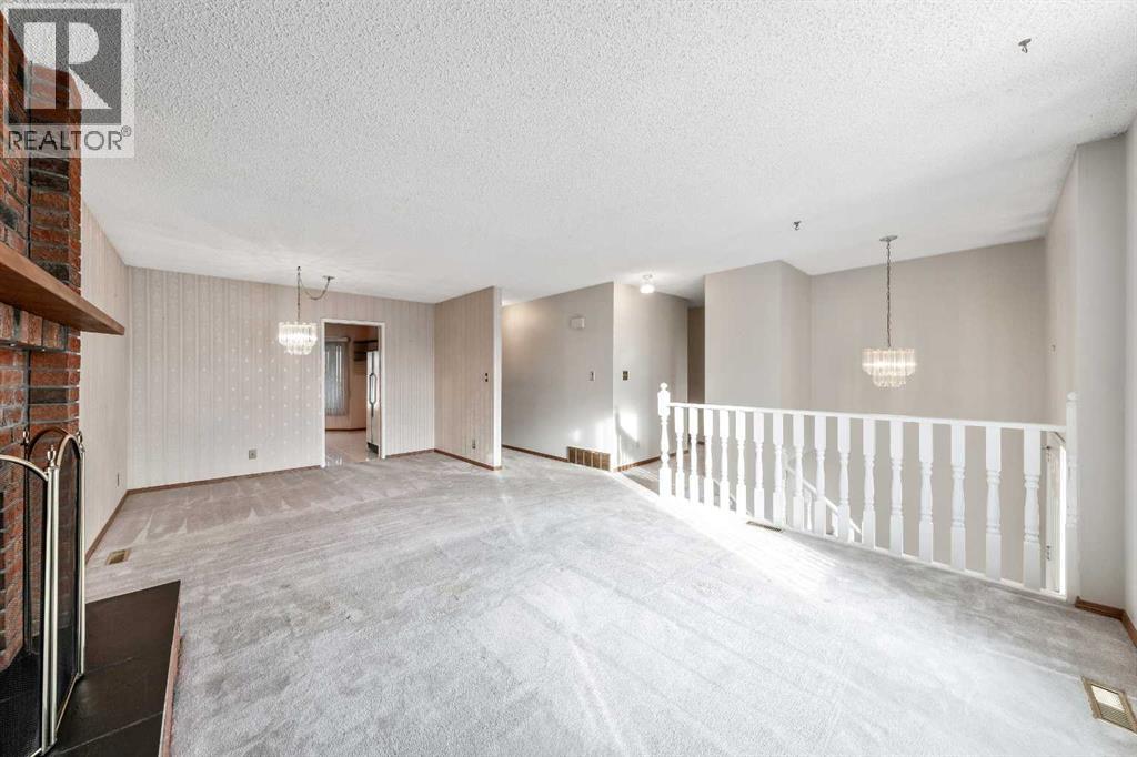 Single Family House Bi-level for Sale in  Templeson Road NE Temple Calgary 