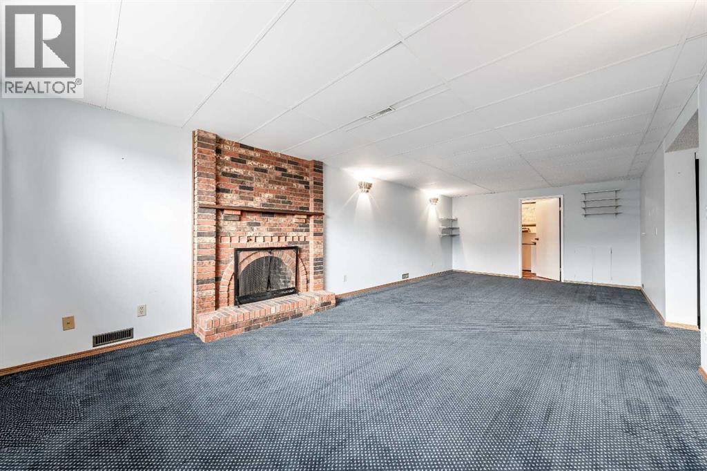 Single Family House Bi-level for Sale in  Templeson Road NE Temple Calgary 