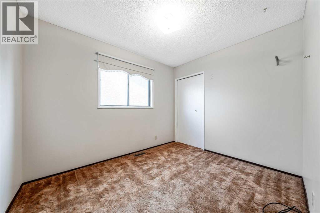 Single Family House Bi-level for Sale in  Templeson Road NE Temple Calgary 