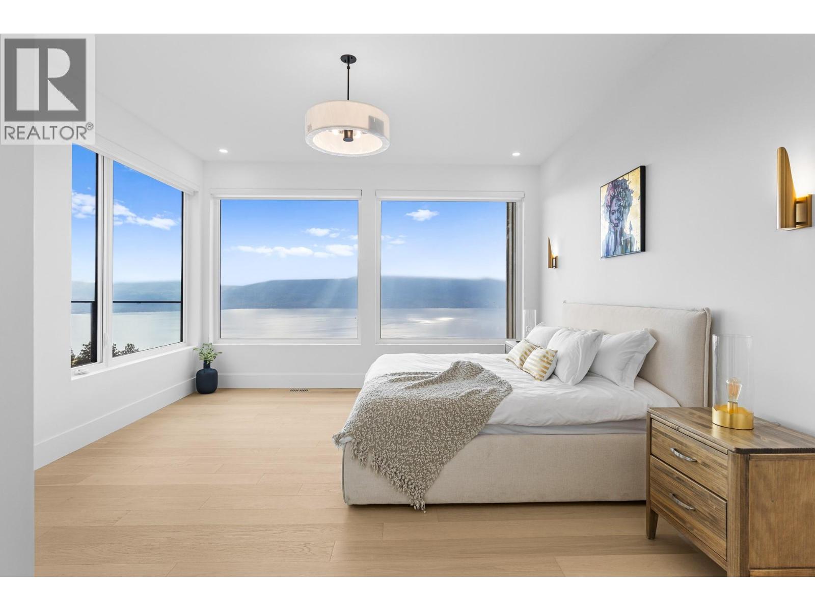  1359 Vineyard Drive, West Kelowna