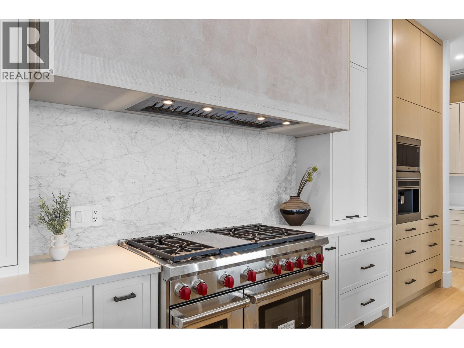  1359 Vineyard Drive, West Kelowna