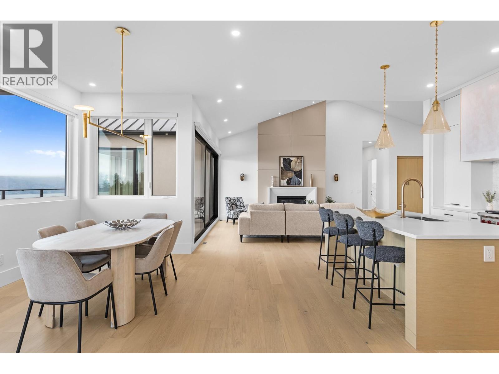  1359 Vineyard Drive, West Kelowna