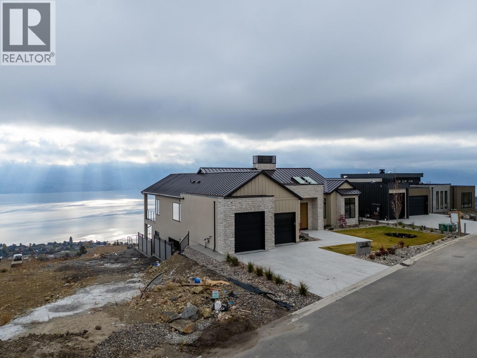  1359 Vineyard Drive, West Kelowna