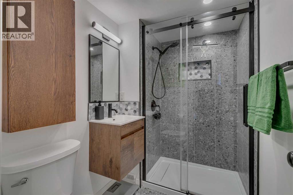 25 Brae Glen Court SW, Calgary, Alberta