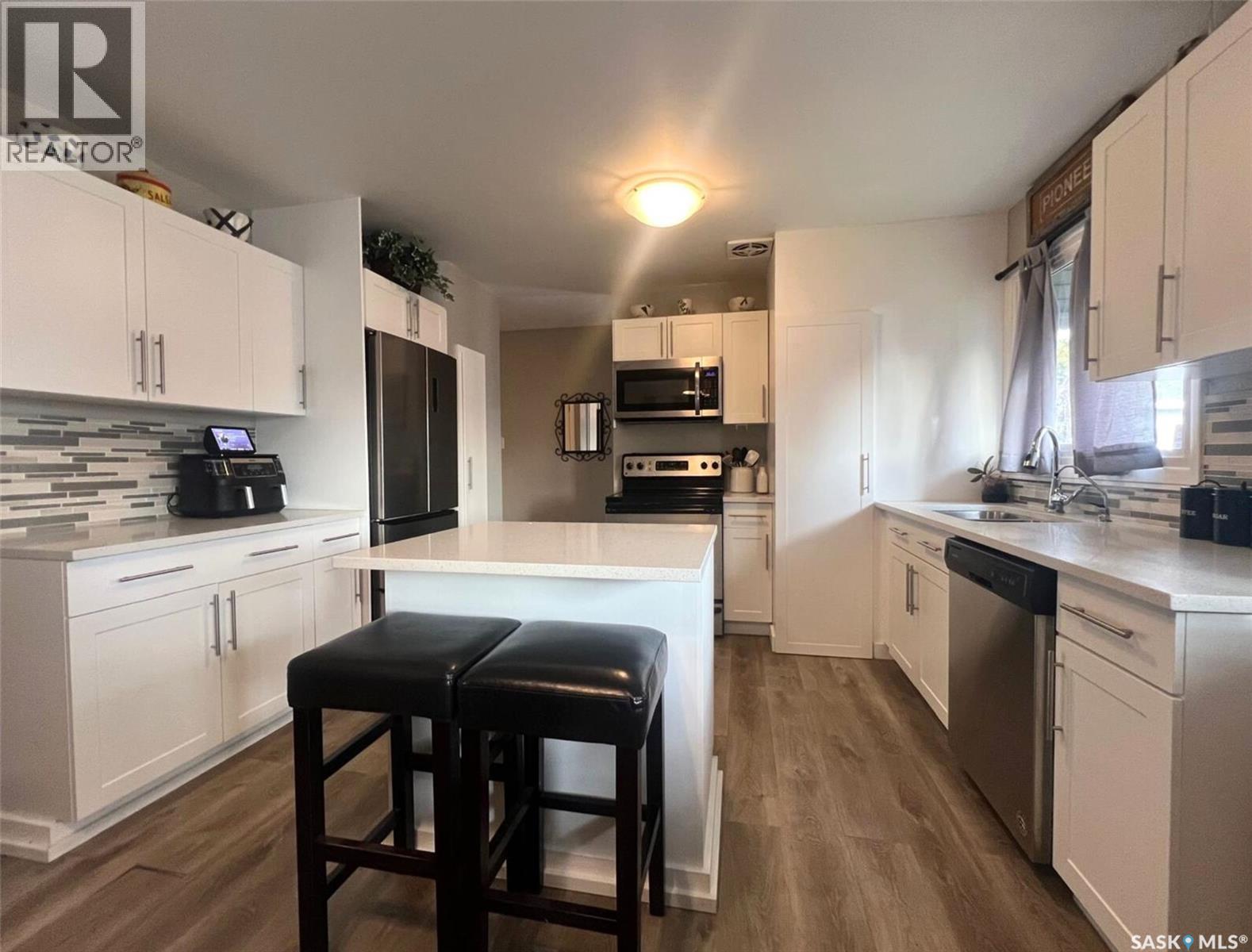 Single Family House Bungalow for Sale in  th AVENUE NW Swift Current 