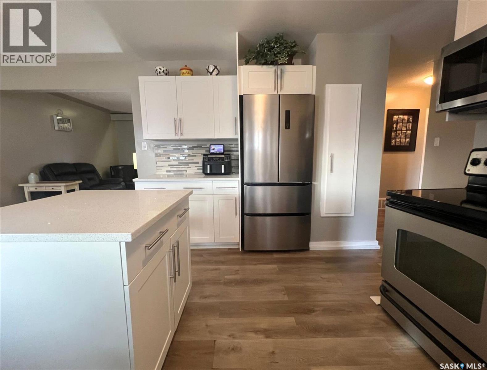 Single Family House Bungalow for Sale in  th AVENUE NW Swift Current 