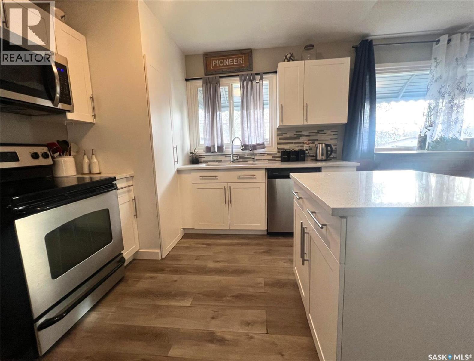 Single Family House Bungalow for Sale in  th AVENUE NW Swift Current 