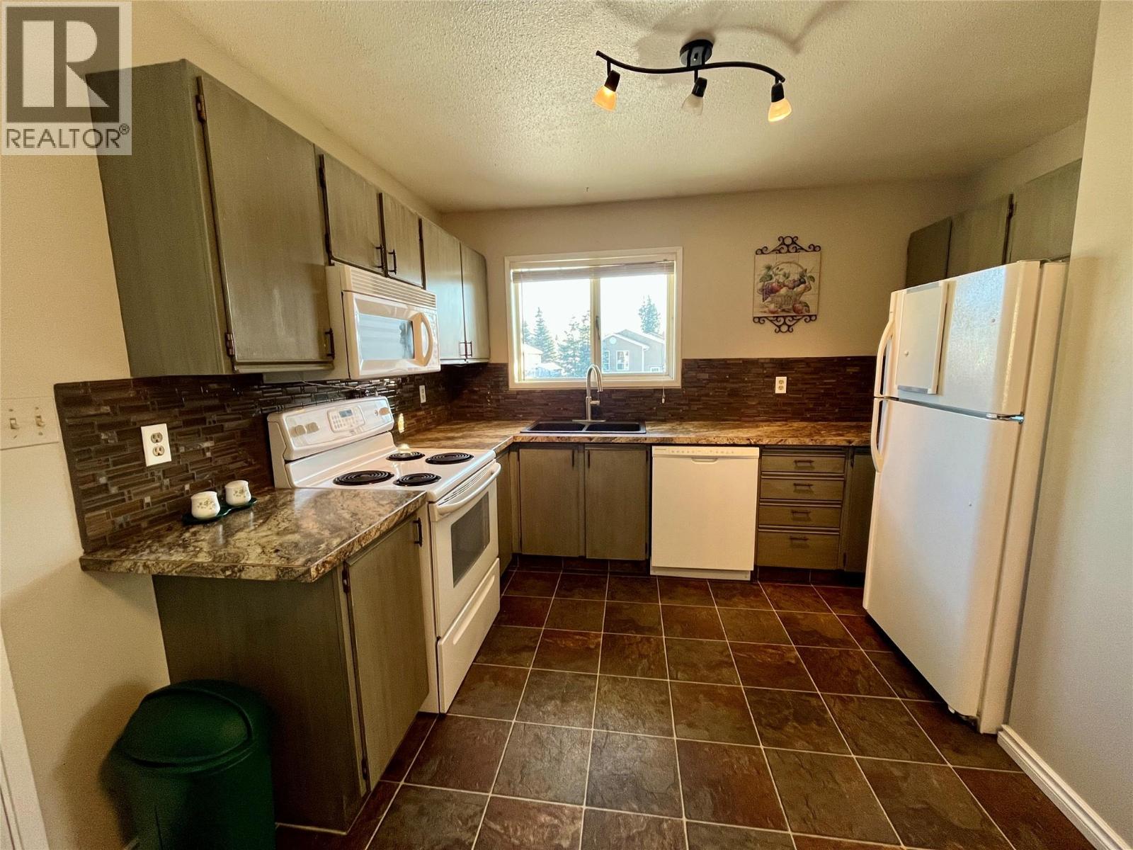 215 Peace River Crescent, Tumbler Ridge