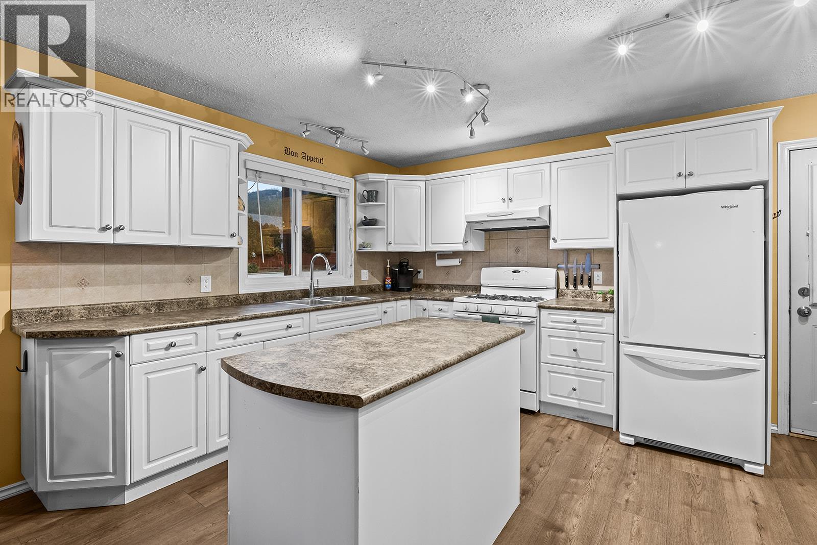  3345 Gates Road, West Kelowna