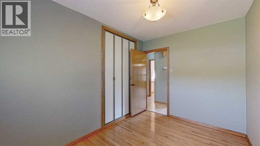 Single Family House Bungalow for Sale in  Montrose Crescent NE Winston Heights/Mountview Calgary 