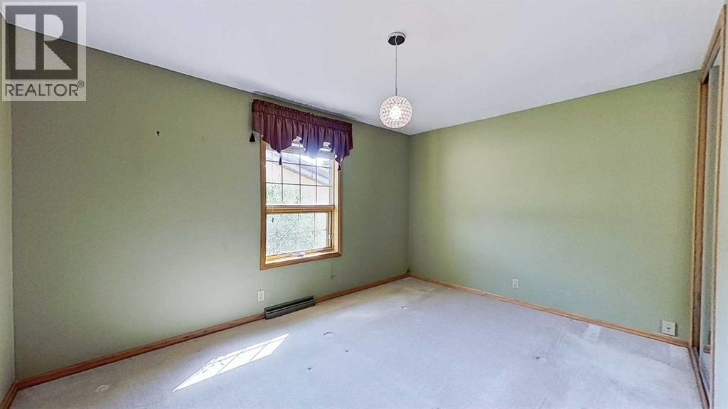 Single Family House Bungalow for Sale in  Montrose Crescent NE Winston Heights/Mountview Calgary 