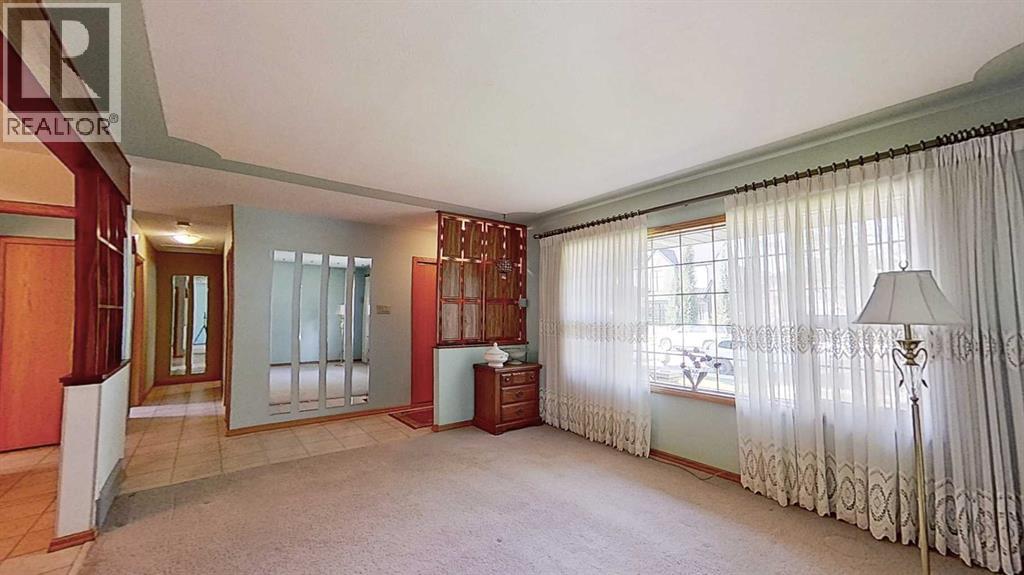 Single Family House Bungalow for Sale in  Montrose Crescent NE Winston Heights/Mountview Calgary 